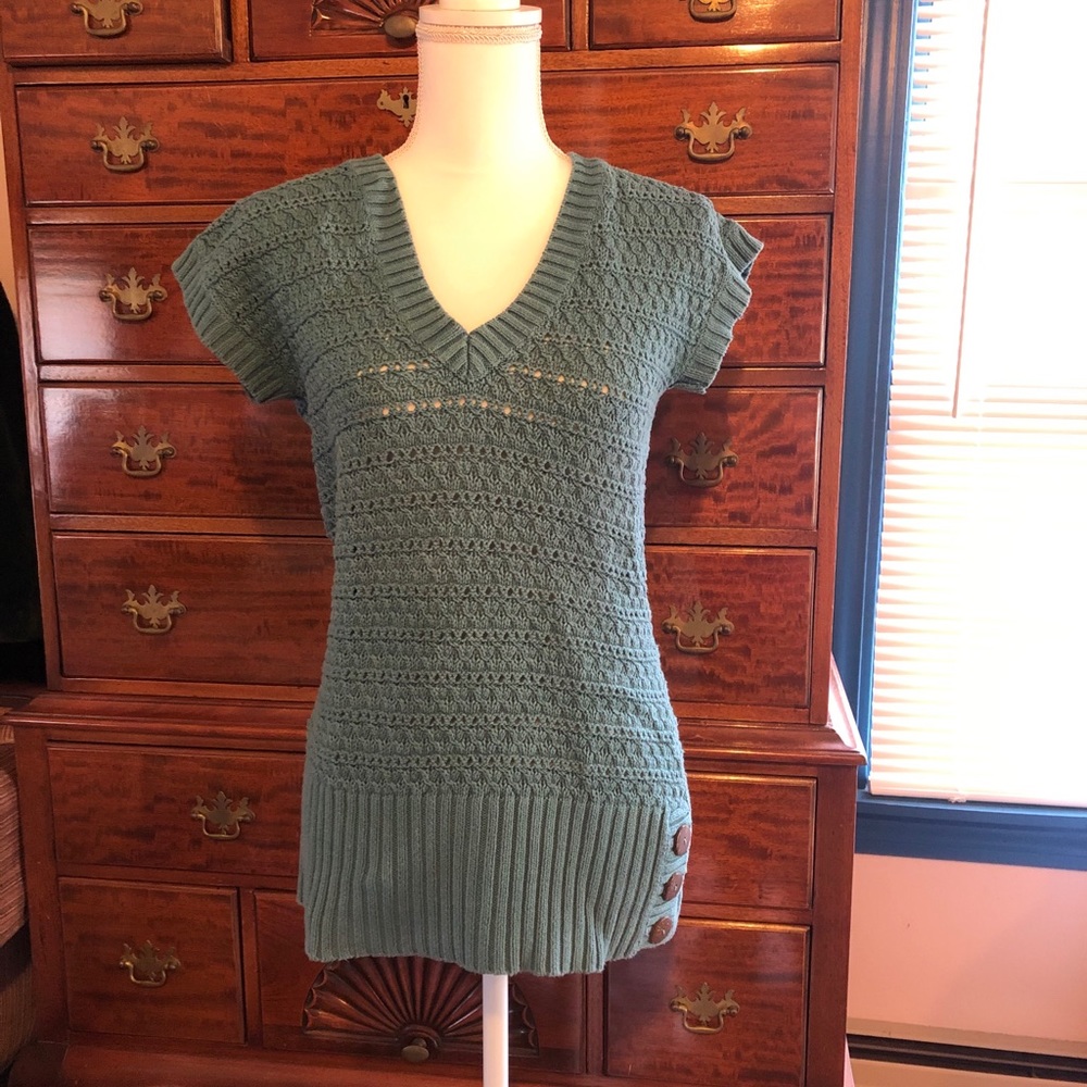 Light green short sleeved long sweater